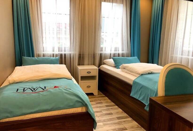 Family Suite, Hayat Rose
