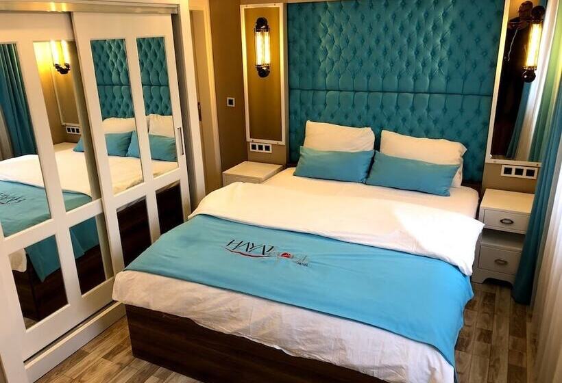 Family Suite, Hayat Rose