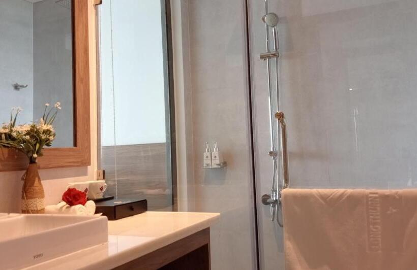 اتاق سوپریور سه تخته, Long Thuan Hotel & Resort