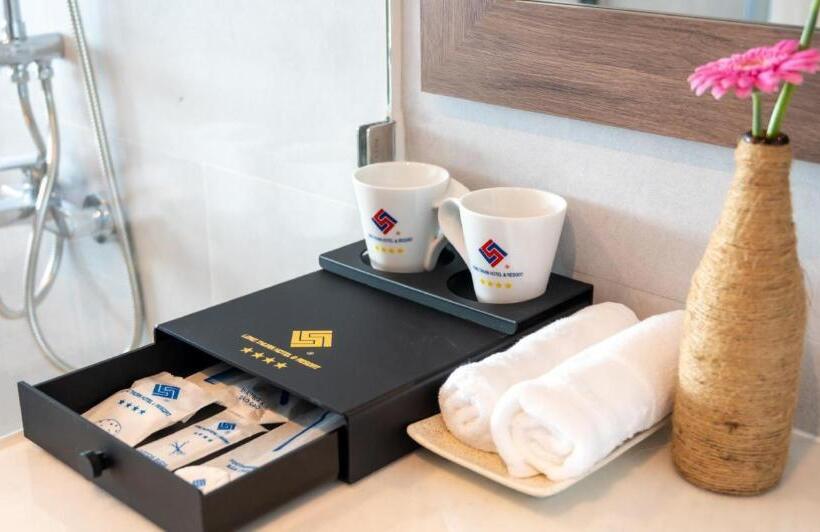 اتاق سه نفره دلوکس با چشم‌انداز دریا, Long Thuan Hotel & Resort