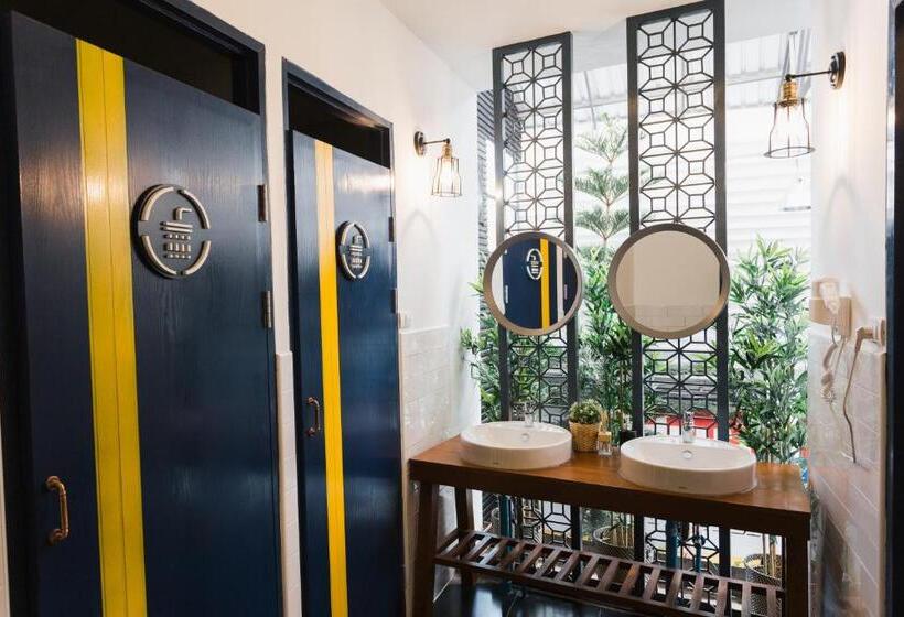 ルームシェアのワンベッド, Spinomad Hostel