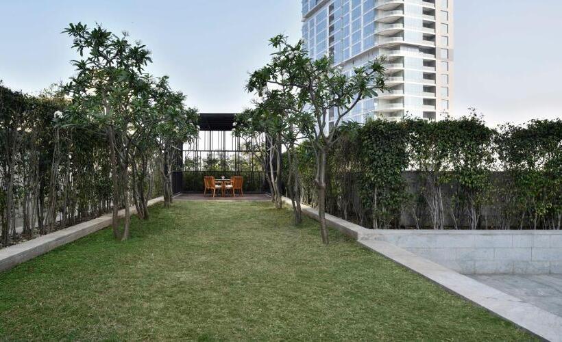 Люкс, Four Seasons Hotel Bengaluru At Embassy One