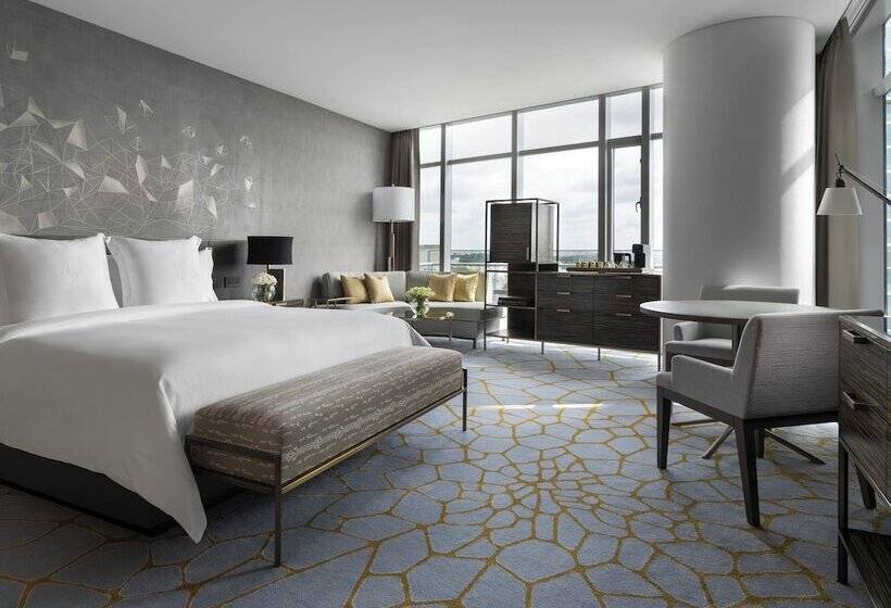 Номер Премиум, Four Seasons Hotel Bengaluru At Embassy One