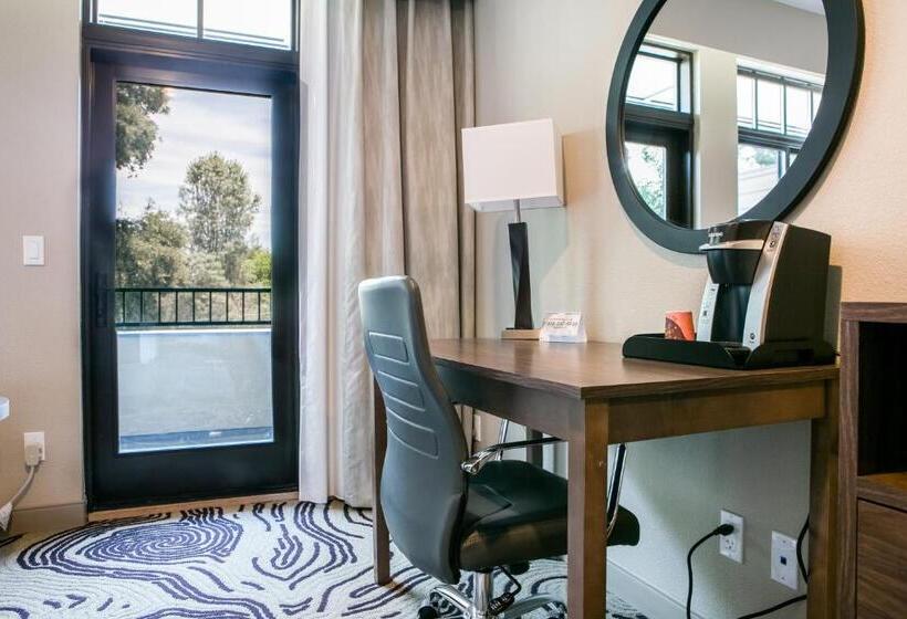Номер Deluxe Кровать Кинг, Siri Downtown  Paso Robles