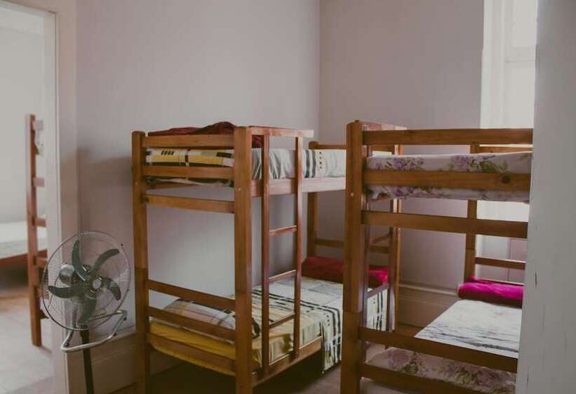 اتاق خانوادگی, Vila Santa Eulalia Hostel