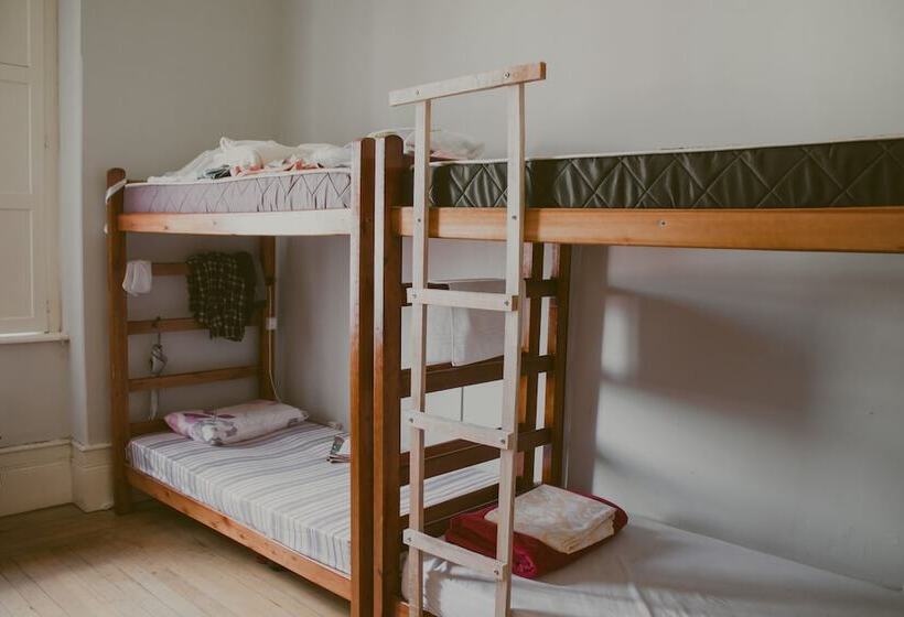 تختخواب در اتاق مشترک, Vila Santa Eulalia Hostel