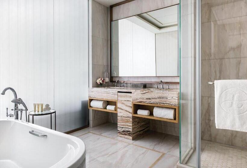 Номер Deluxe, The Langham Hefei