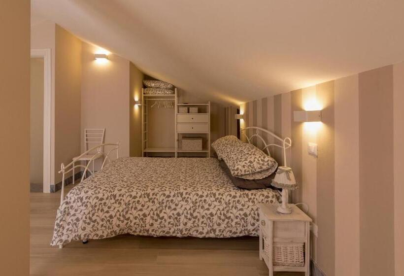 Standard Triple Room with Terrace, Merlo D'oro