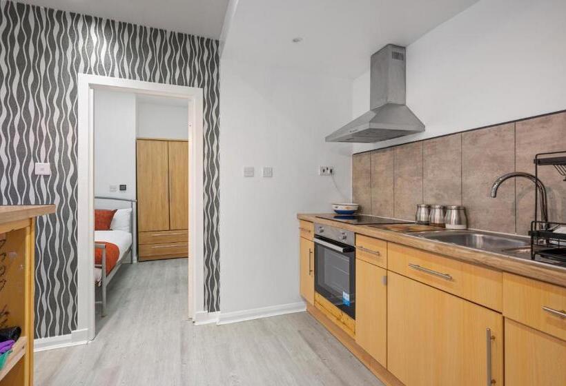 کابین, Queensferry Guest House
