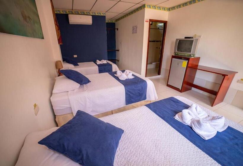 Номер Стандарт Трехместный, Hostal Gladismar
