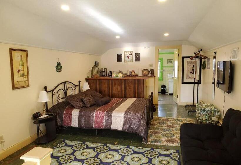 四人标准间, Natalie House   Boston