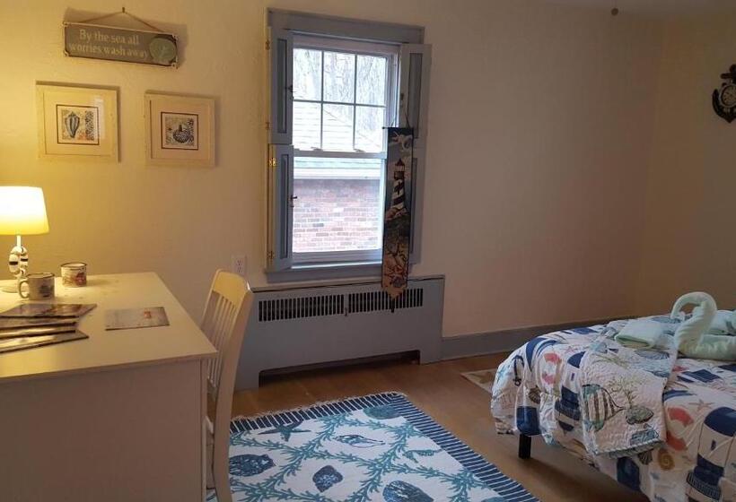 带共用浴室的标准房间, Natalie House   Boston