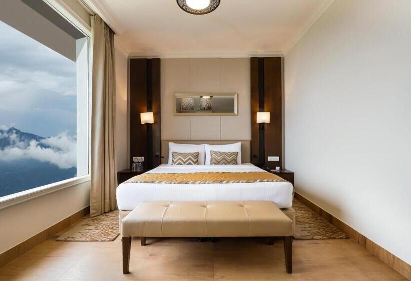 带阳台的豪华间, Regenta Resort & Spa Mashobra