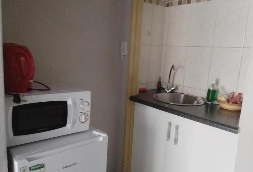 اتاق استاندارد, Tokelo Guesthouse Emalahleni
