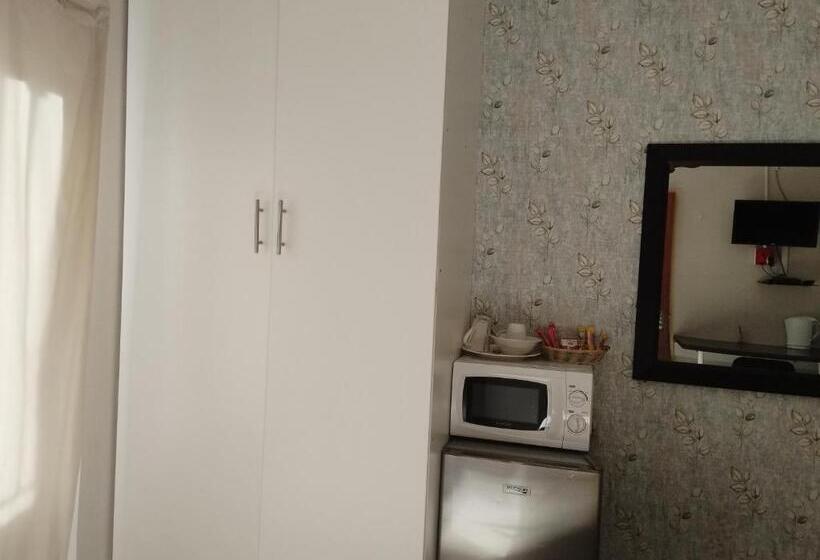 اتاق استاندارد, Tokelo Guesthouse Emalahleni