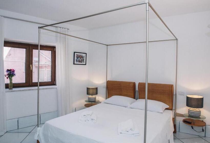 اتاق لوکس با تخت بزرگ, In Vacanza A Gaeta   B&b L Elica