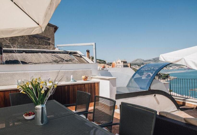 اتاق لوکس با تخت بزرگ, In Vacanza A Gaeta   B&b L Elica