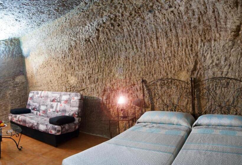 اتاق سوپریور, Hostal Batato