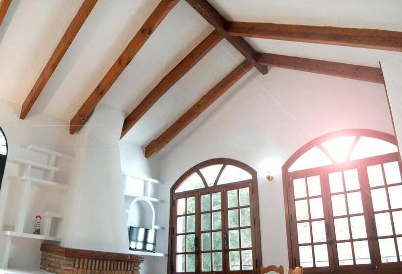 سوییت جونیور لوکس, Hostal Batato
