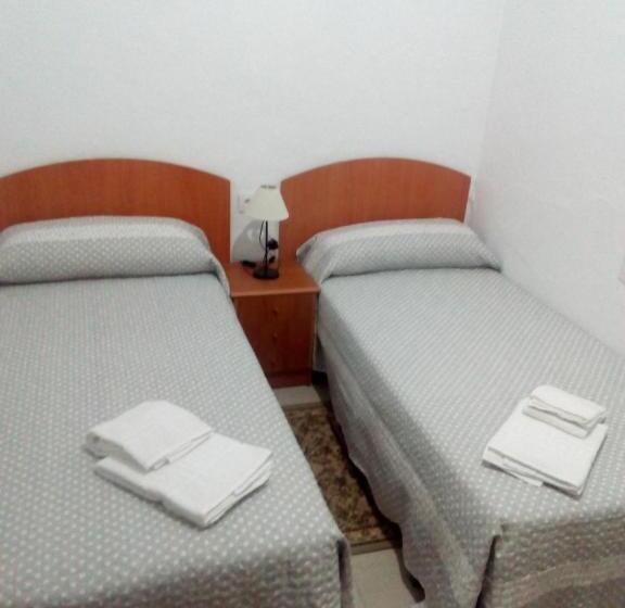 سوییت جونیور لوکس, Hostal Batato