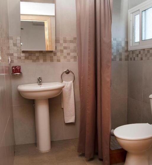 اتاق استاندارد سه تخته با بالکن, Hostal Batato