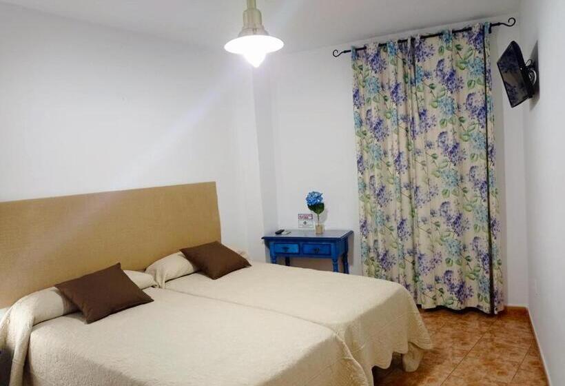 Номер Стандарт Трехместный, Hostal Buena Vista