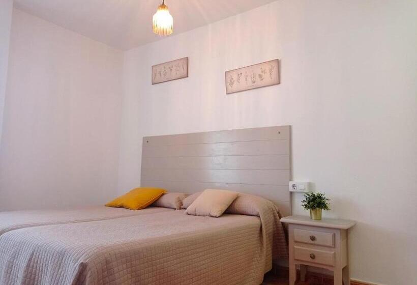 Номер Стандарт Трехместный, Hostal Buena Vista