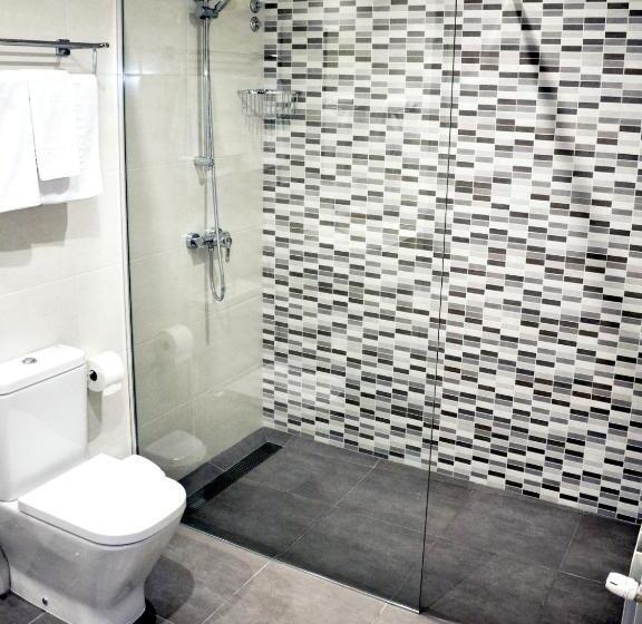 اتاق استاندارد سه نفره, Hostal Paz