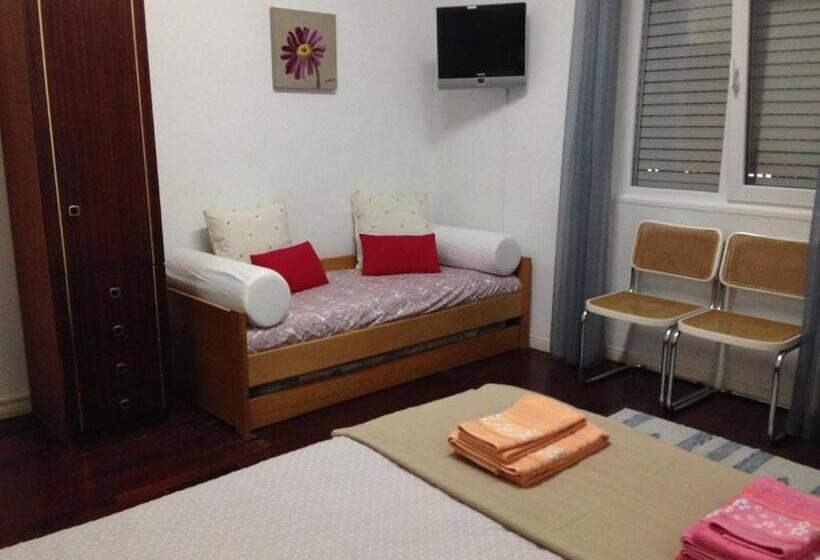 اتاق استاندارد سه تخته با سرویس بهداشتی مشترک, Palm Guesthouse B&b Rooms
