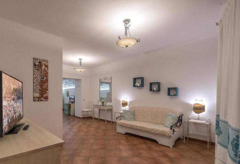 Семейный Номер, Bosa Queen House