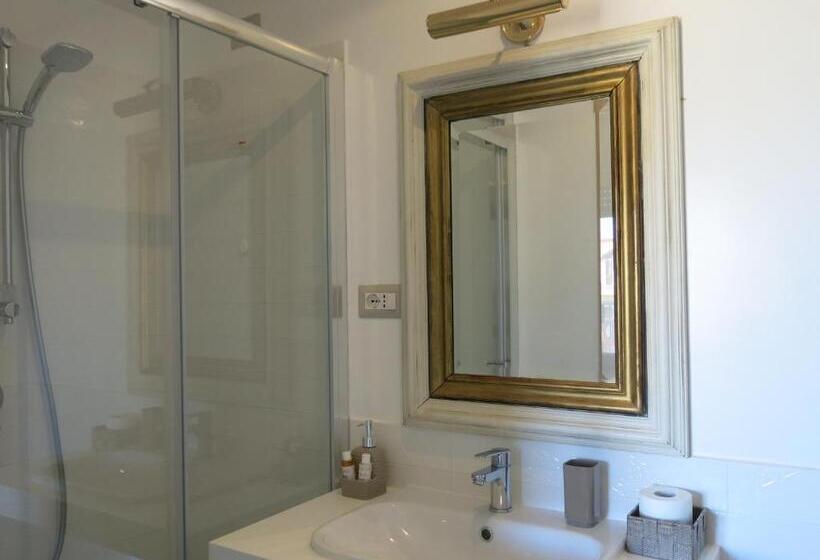 اتاق لوکس با چشم‌انداز دریا, Guest House Maison 6