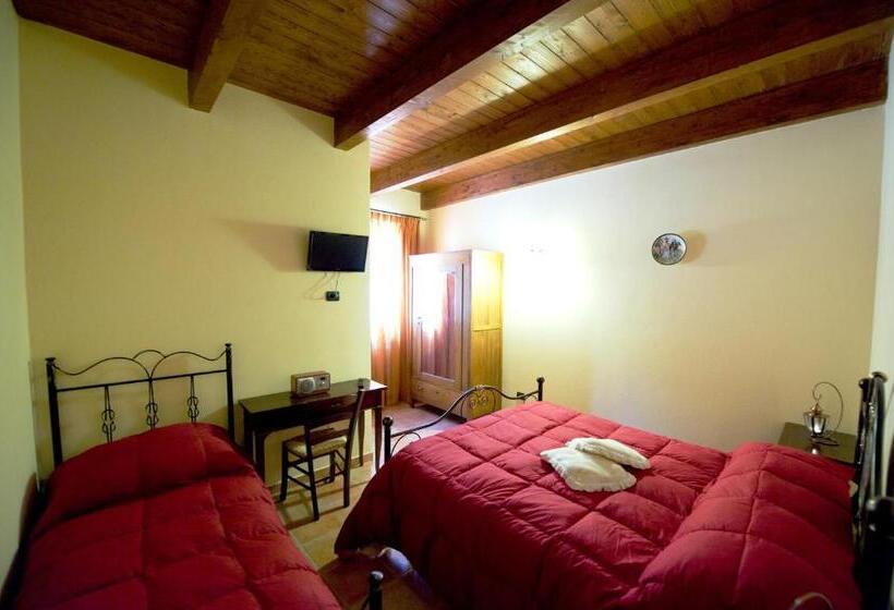 Номер Стандарт Трехместный, La Locanda Del Poeta
