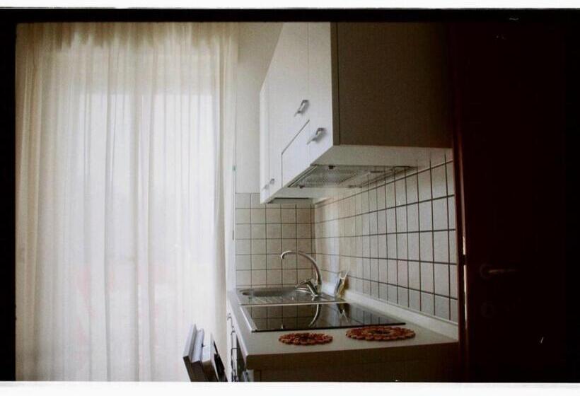 آپارتمان 2 خوابه با بالکن, Tropicana Residence
