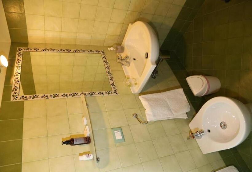 Апартаменты 2 Спальни, Agriturismo La Scarpaia