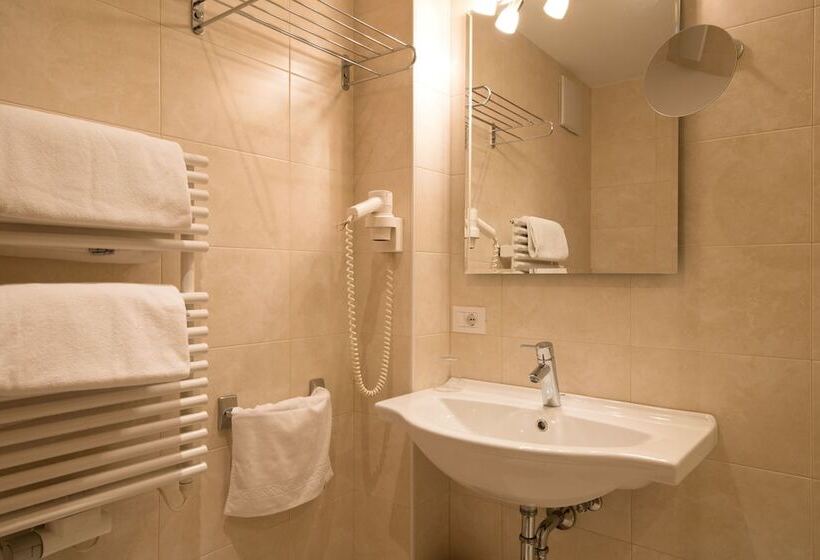 شقة غرفتين, B&b La Tambra   Central With Restaurant