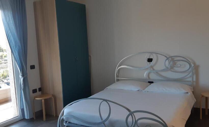 Студио Стандарт с Балконом, Helianthus Residence