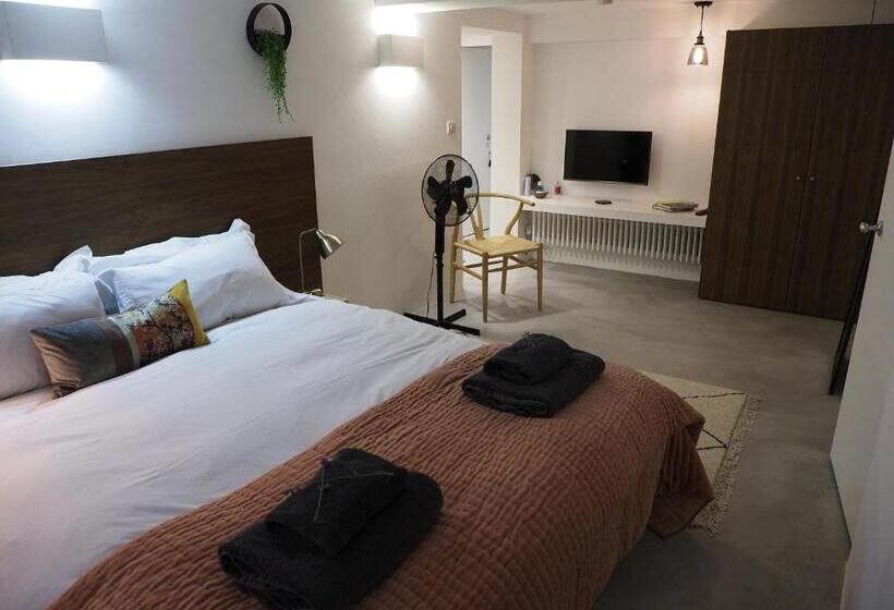 Апартаменты 1 Спальня, Montys Accommodation