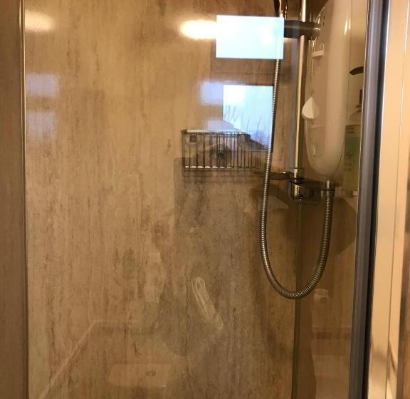 标准三人间, Clayhanger Guest House