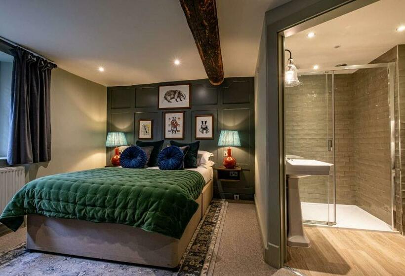 Номер Стандарт, The Bell & Stuart House