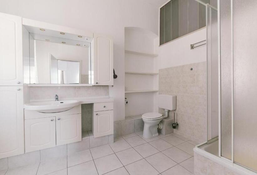 اتاق استاندارد سه نفره, Menzels Pension Drehscheibe