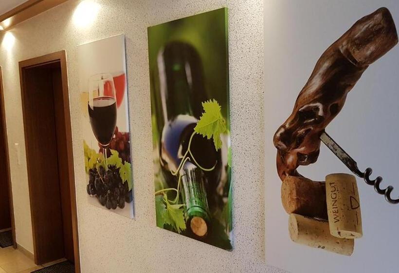 Номер Стандарт с Балконом, Brunnenhof
