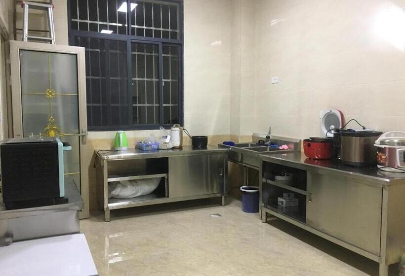 Номер Стандарт Трехместный, Huakun Chain Tourist Guest House
