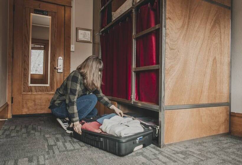 공동 객실, Ember Hostel