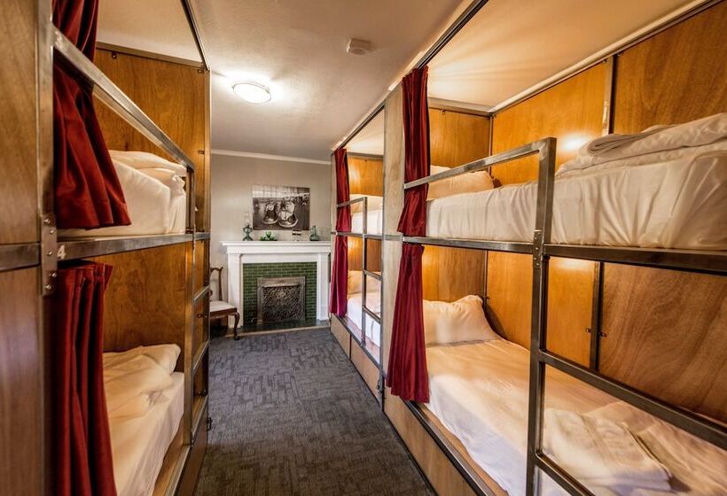 공동 객실, Ember Hostel