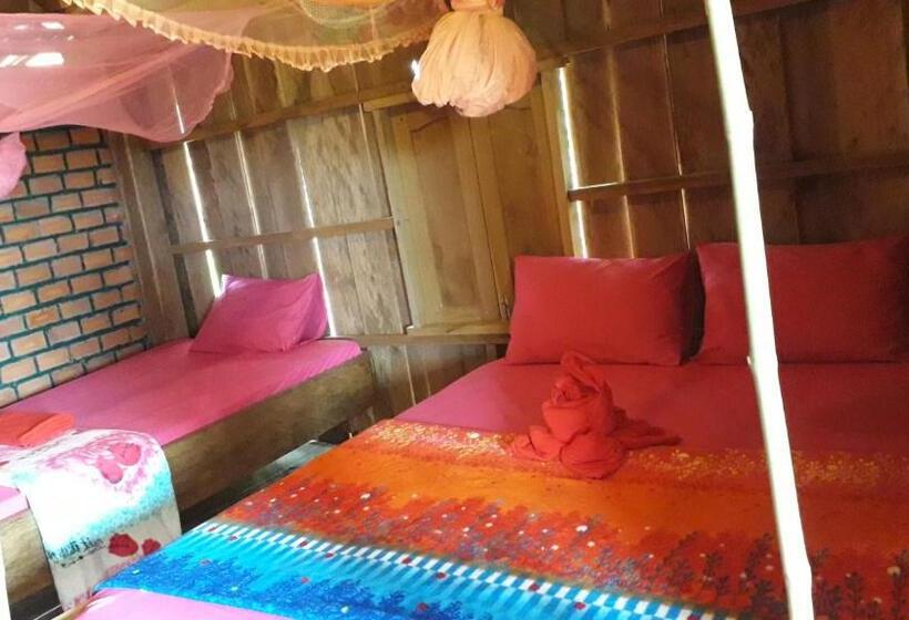 标准间带山景, Tree Lodge Banlung