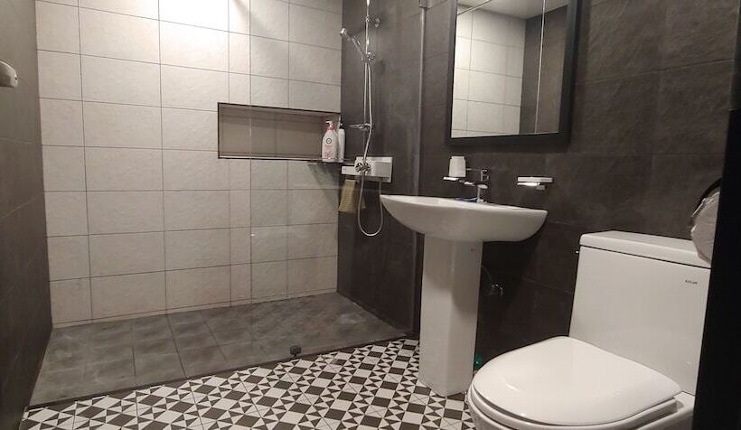Quarto Triplo Estandar, White Windmill Guesthouse