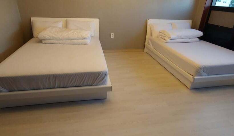 Quarto Triplo Estandar, White Windmill Guesthouse