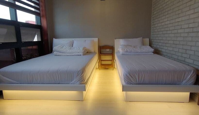 Quarto Triplo Estandar, White Windmill Guesthouse