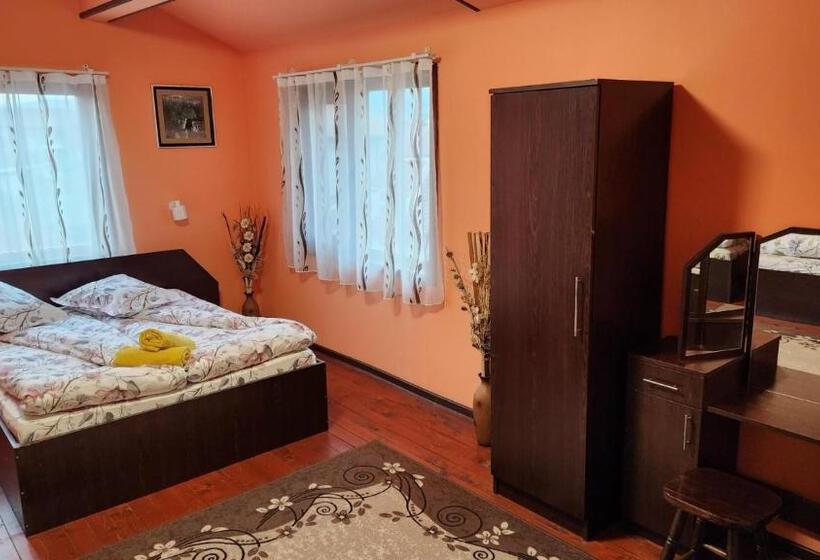 Трехместный Номер Стандарт с Балконом, Guest House Pip