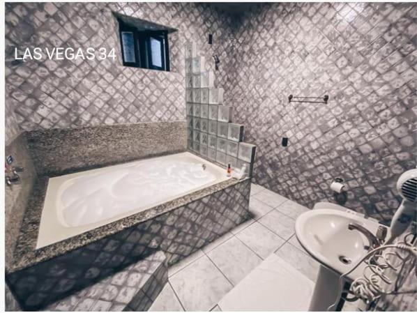 스위트, Champagne Motel